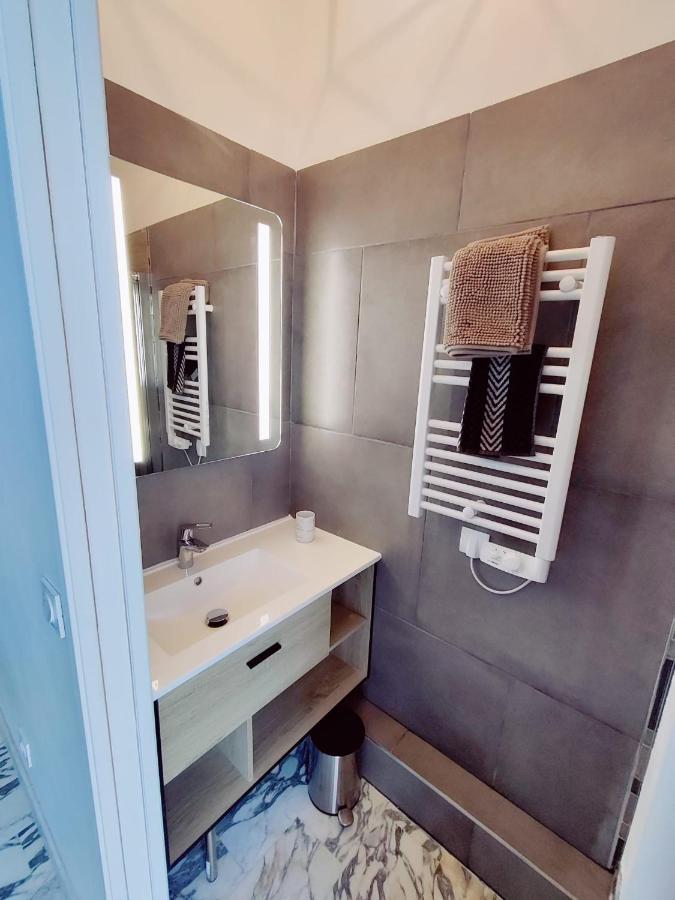 La Villa Castel - Haut De Villa - Parkings- 3 Chambres - 8 Couchages - Jardin - Barbecue Cagnes-sur-Mer Bagian luar foto